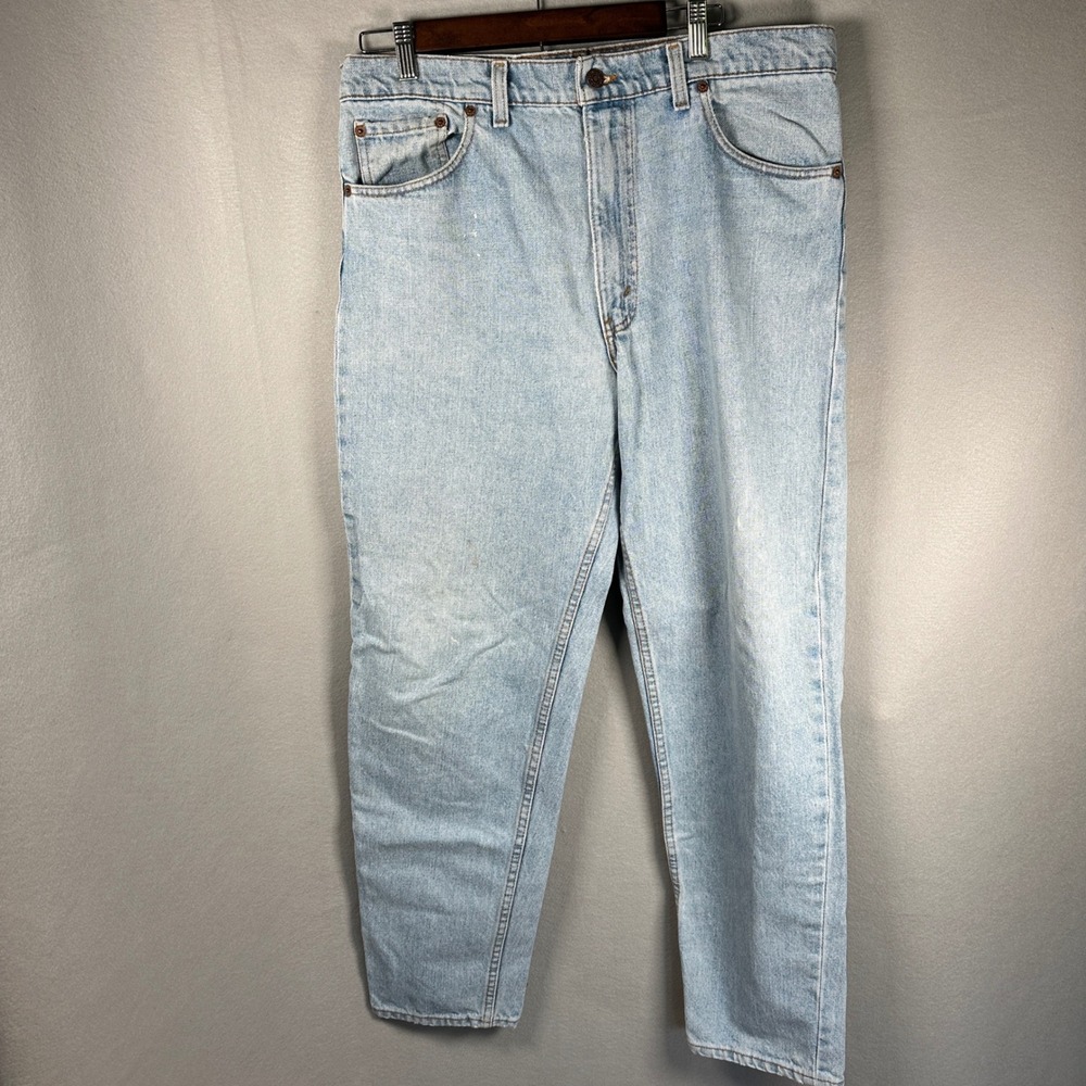 VTG Levi 550 Jeans Men W36 L30 Relaxed Tapered Light Blue Denim 90s made USA GUC